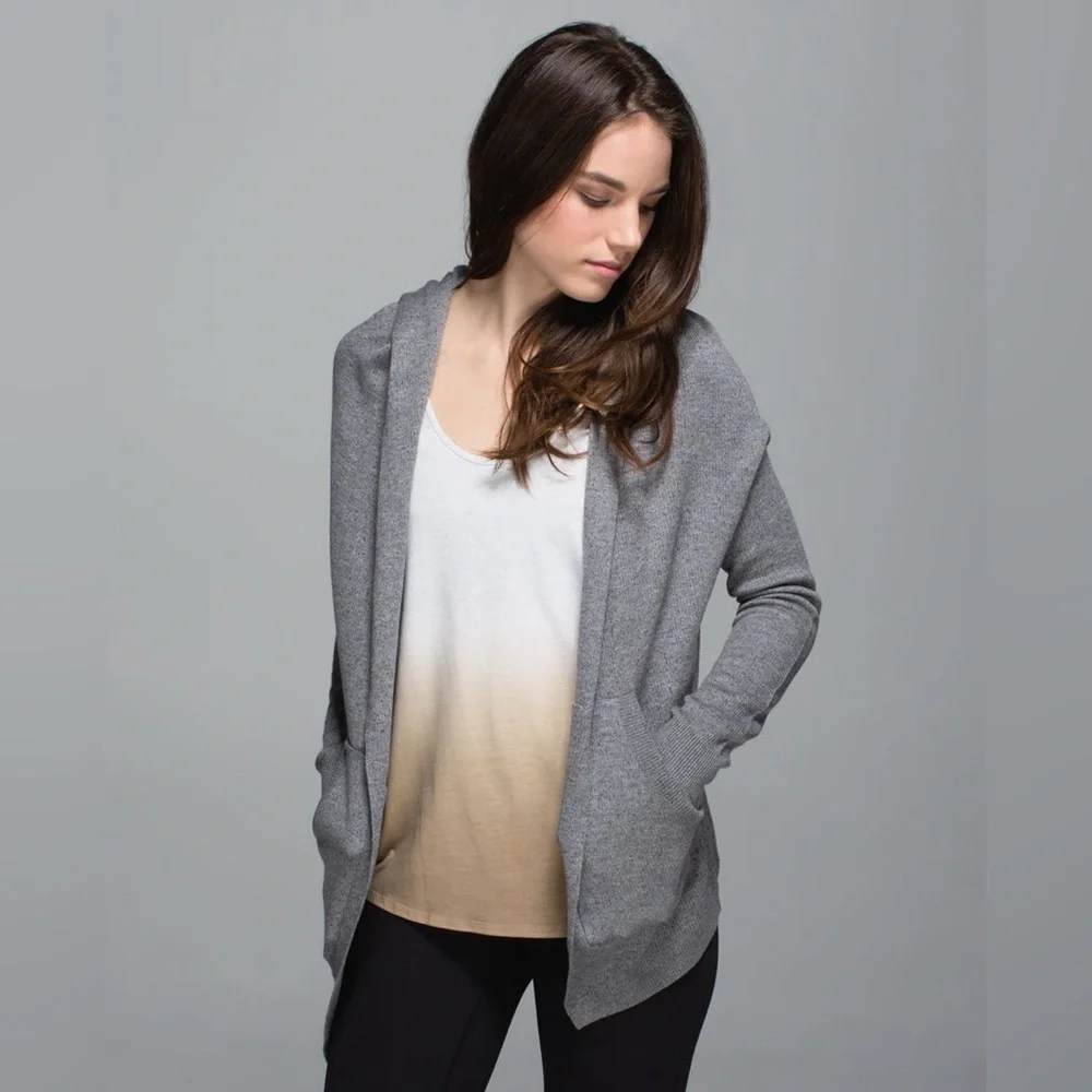 Lululemon Cabin Yogi Wrap in Grey Size 6